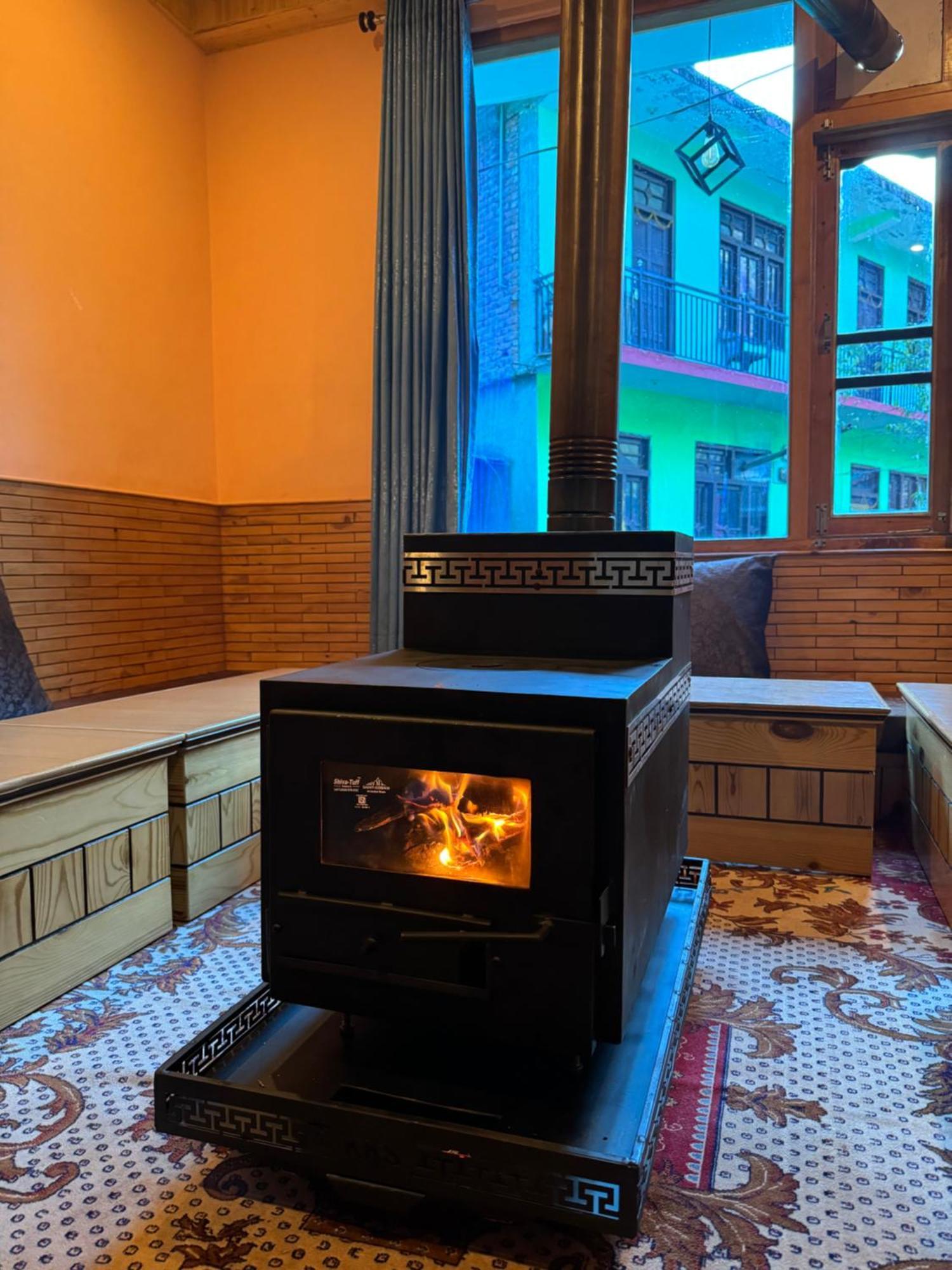 Delight Homestay Kasol Exteriör bild