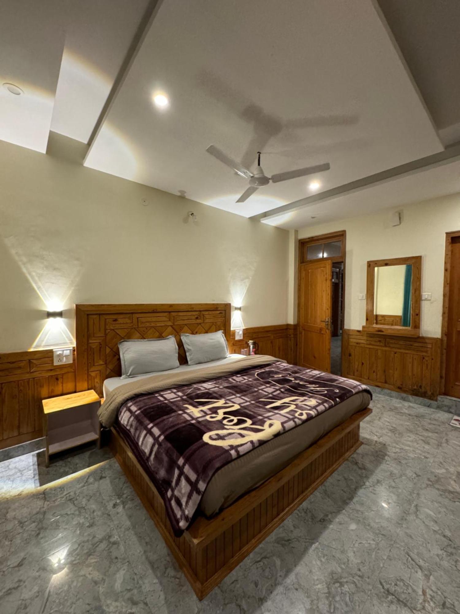 Delight Homestay Kasol Exteriör bild